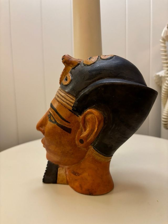 Akenaton terracota policrom. Egipto 1 kg. 240 gr.