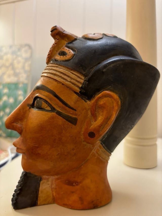 Akenaton terracota policrom. Egipto 1 kg. 240 gr.