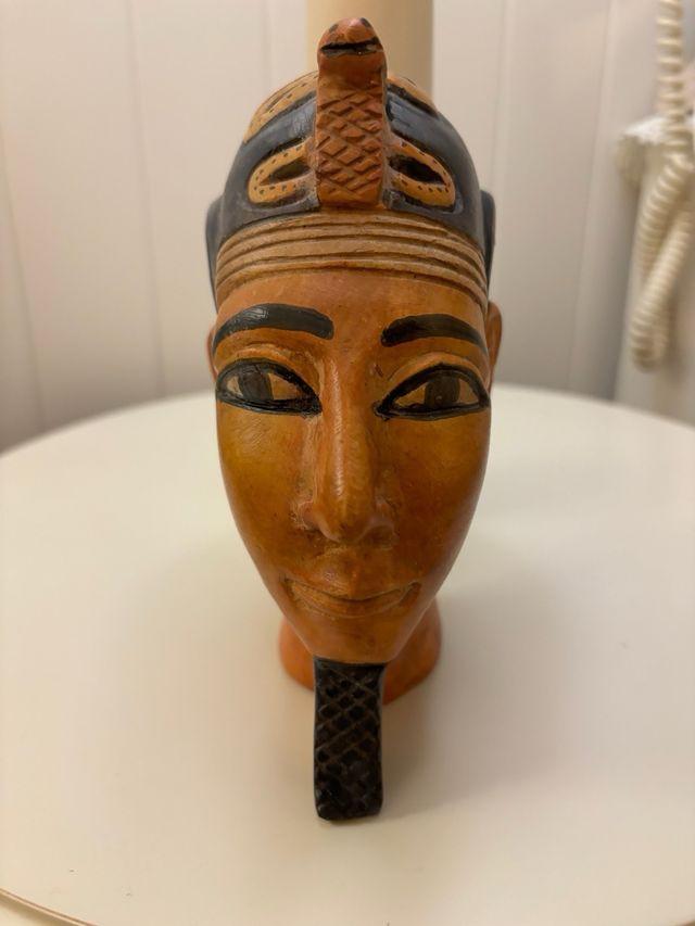 Akenaton terracota policrom. Egipto 1 kg. 240 gr.