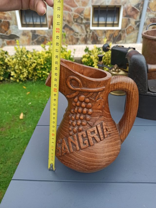 Jarra madera tallada.