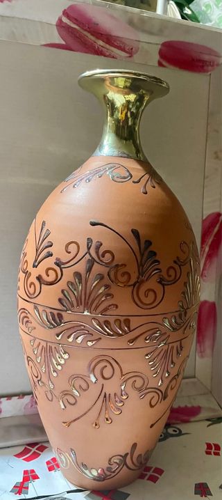 Florero decoracion boca fina tierra, oro rustico