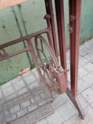 ANTIGUA MESA PIE MAQUINA COSER ALFA B E