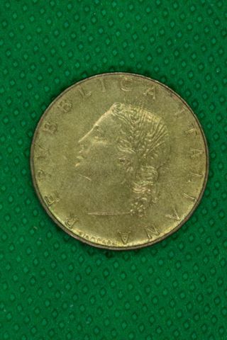 44. 2 Monete italia L20 ramo di quercia 1970-79