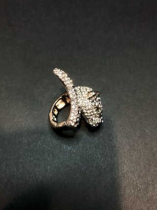 Anello regolabile a forma di pantera con brillanti