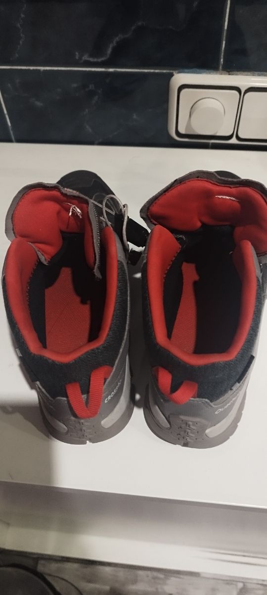 BOTAS SENDERISMO IMPERMEABLE NIÑO