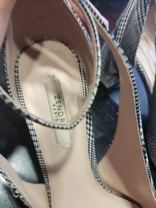Zapatos de tacón de zendra