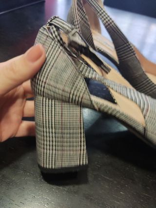 Zapatos de tacón de zendra