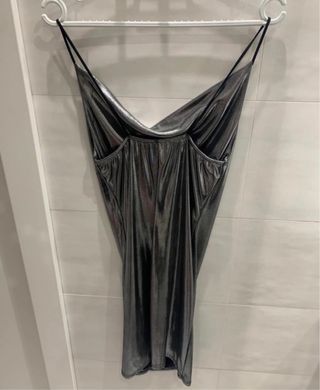 Vestido mini plateado gris plomo