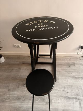 Mesa alta cn sillas incorporadas