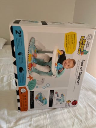 Asiento Baby Einstein con bandeja y juguetes