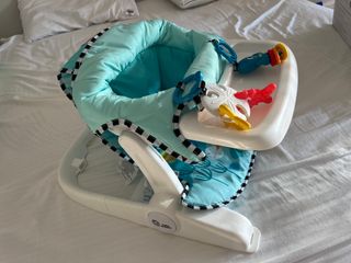 Asiento Baby Einstein con bandeja y juguetes
