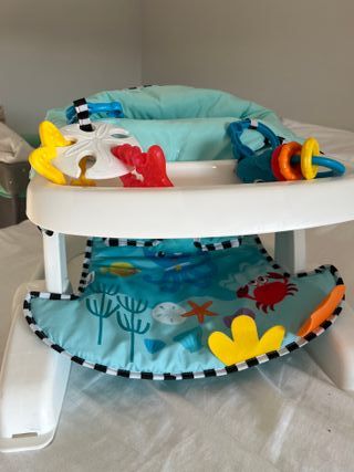 Asiento Baby Einstein con bandeja y juguetes