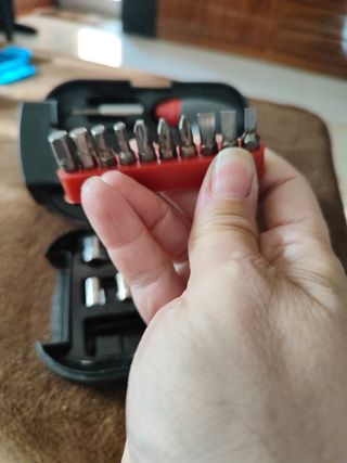 Linterna/caja de herramientas.