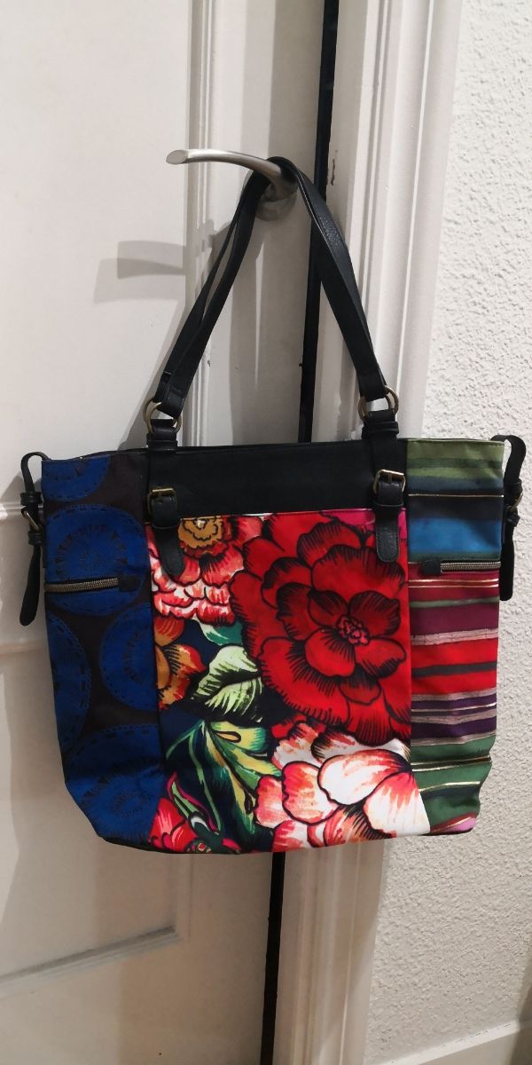 Bolso grande desigual. Un uso