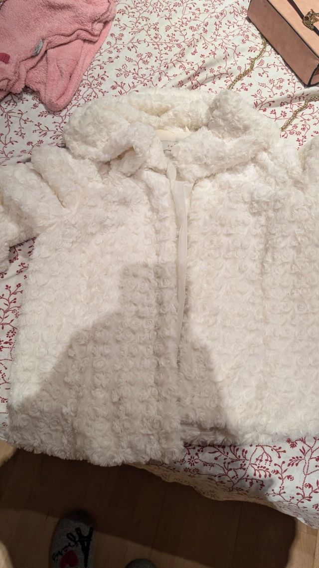 Chaqueta blanca preciosa nueva