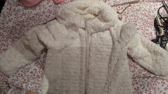 Chaqueta blanca preciosa nueva