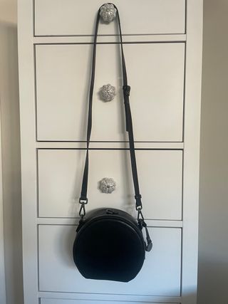 Bolso de piel de la firma Geox