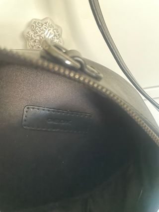 Bolso de piel de la firma Geox