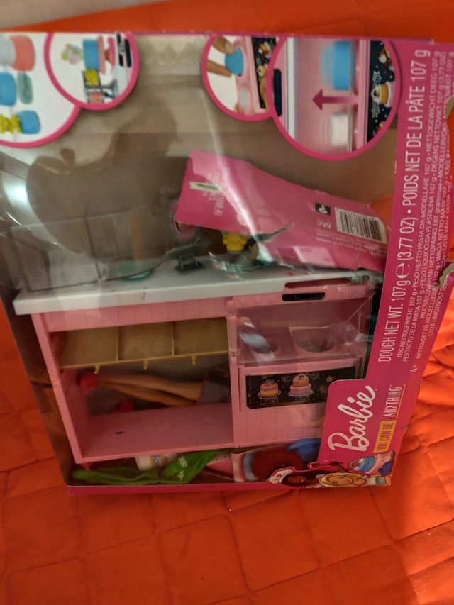 Barbie decora pasteles