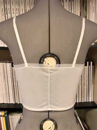 Crop top fatto a mano con sottoveste vintage
