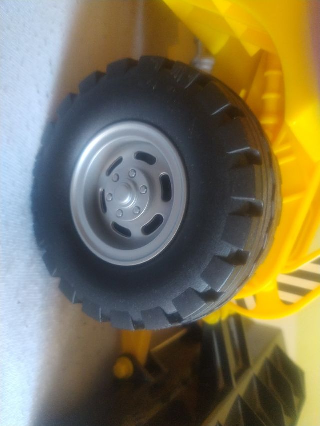 Escavadora con luz y sonido.