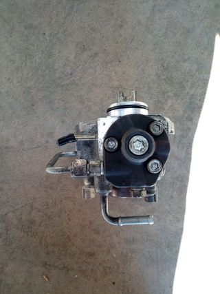 Bomba pesion combustible Toyota RAV4 4x4 2.2 2010