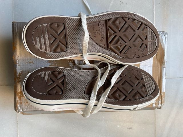 Zapatillas “ Converse “ blancas (37)