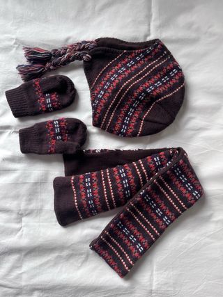 Gorro, bufanda y guantes
