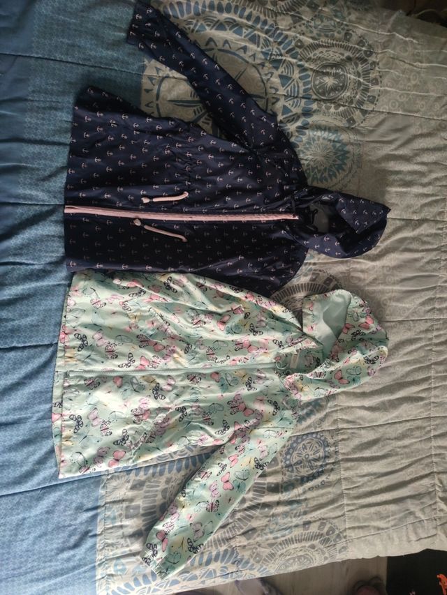 2 chaquetas chubasquero niña talla 5/6