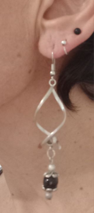 Orecchini pendenti metallo e pietra nera