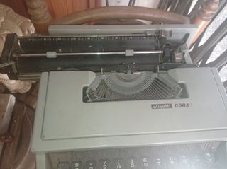 Maquina escribir vintage olivetti