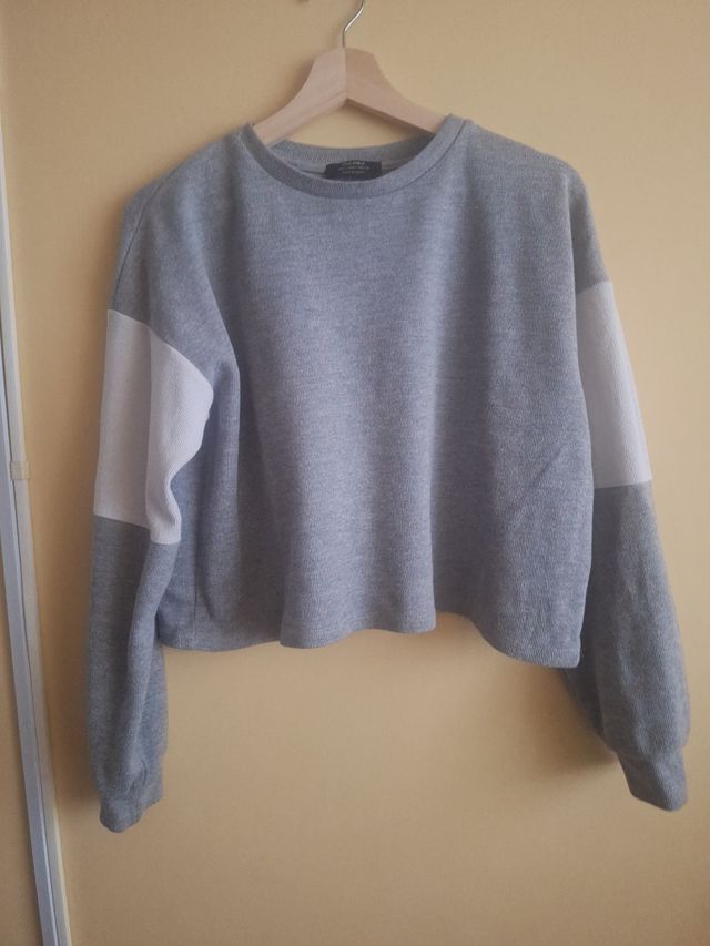 Maglione grigio con riga bianca