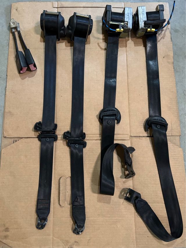 Kit cinturones negros Seat Leon FR CUPRA