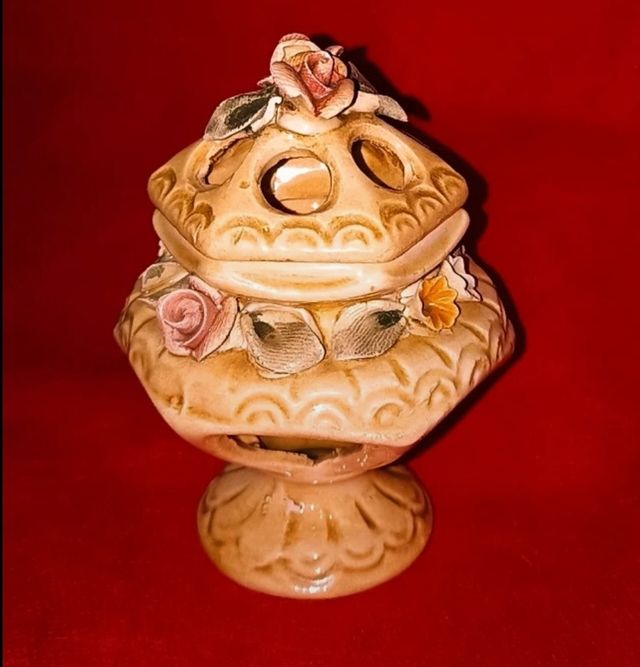 Cofanetto vintage decorato con rose