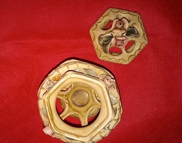 Cofanetto vintage decorato con rose