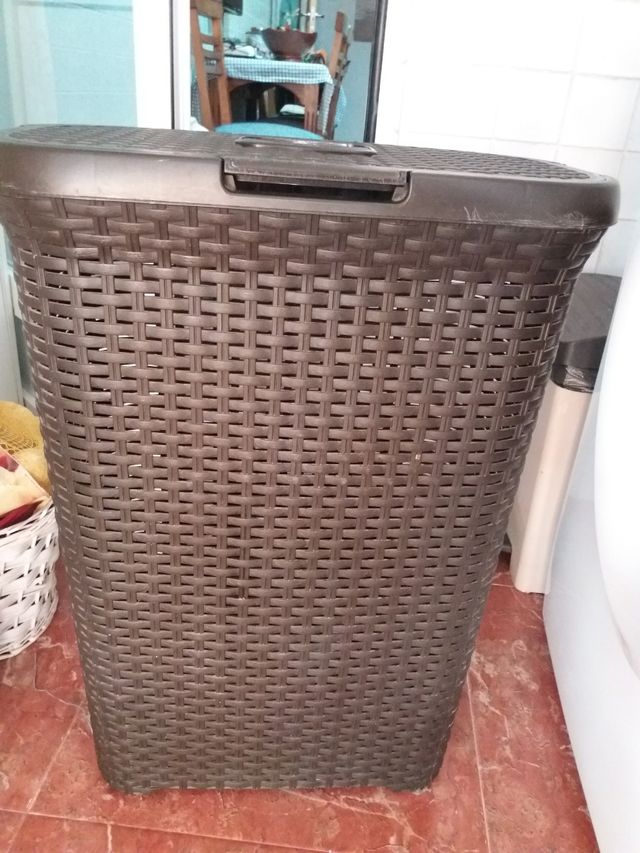 Cesto ropa y cestillo pinzas