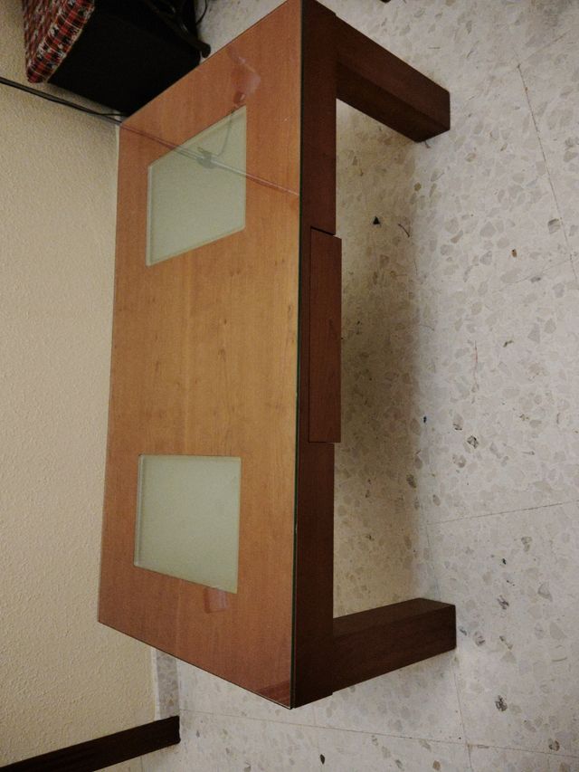 Mesa antigua de madera tratada