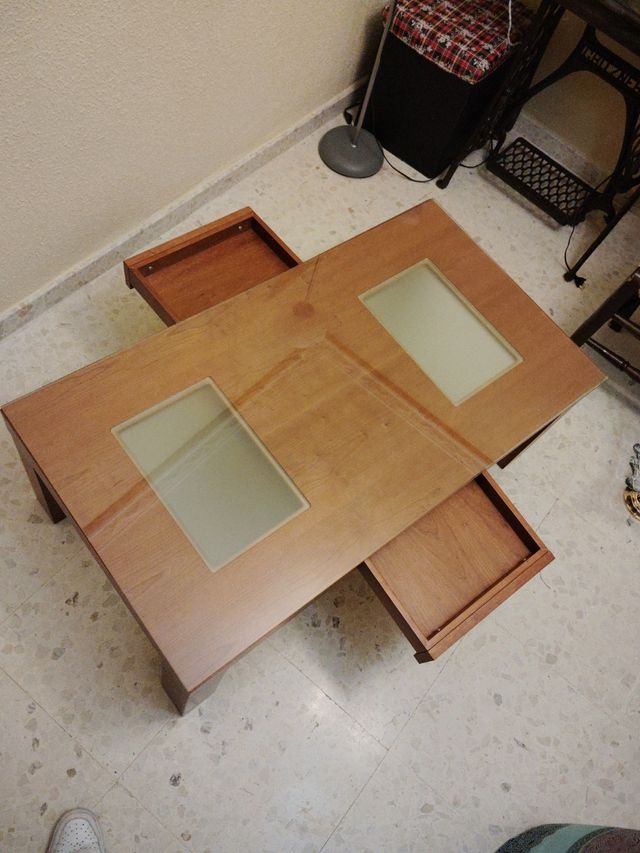 Mesa antigua de madera tratada