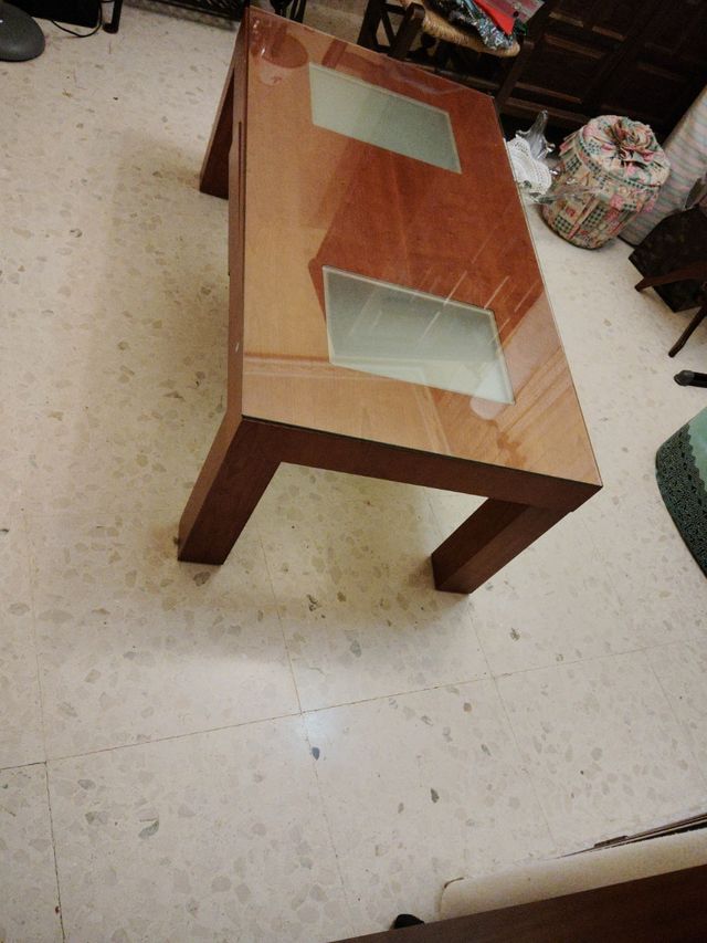 Mesa antigua de madera tratada