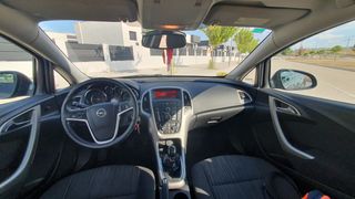 Opel Astra 2011