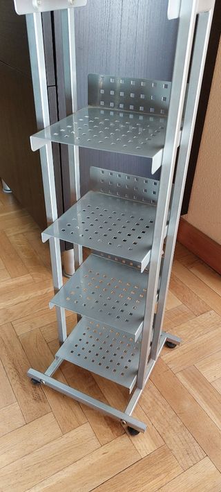 Torre almacenamiento CDs