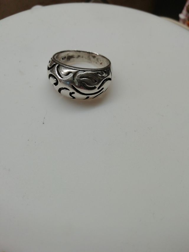 Anello d'argento con disegni 