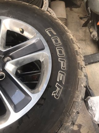 JUEGO 5 RUEDAS ORIGINALES JEEP WRANGLER 2022