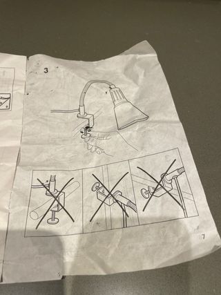 Lámpara flexo Ikea para cama, balda o pared