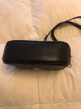 Bolso negro y dorado. Zara. Nuevo sin etiquetas