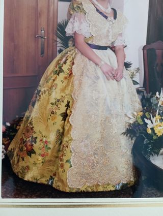 Traje de fallera (seda vives y marí)