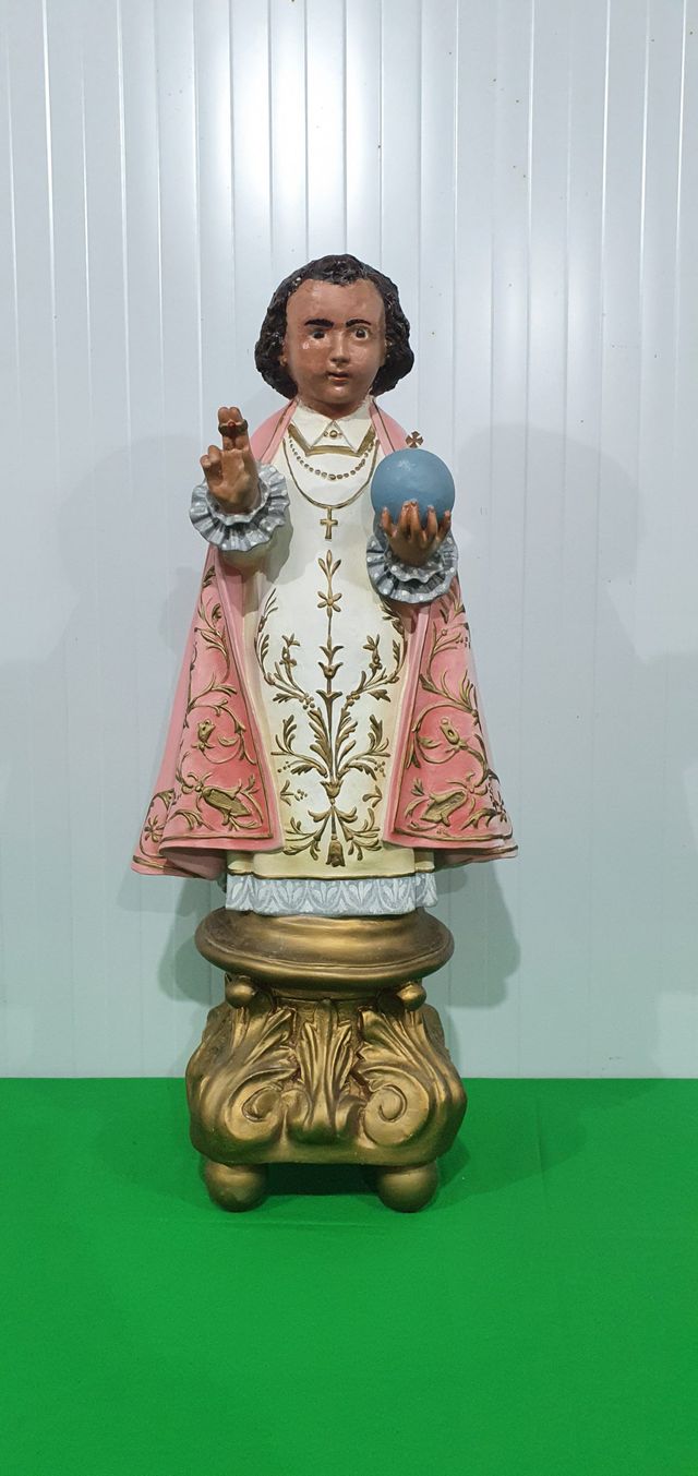 FIGURA RELIGIOSA NIÑO DE PRAGA EN PASTA DE MADERA