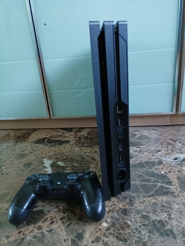 PS4 PRO + 1 MANDO DualShock 4