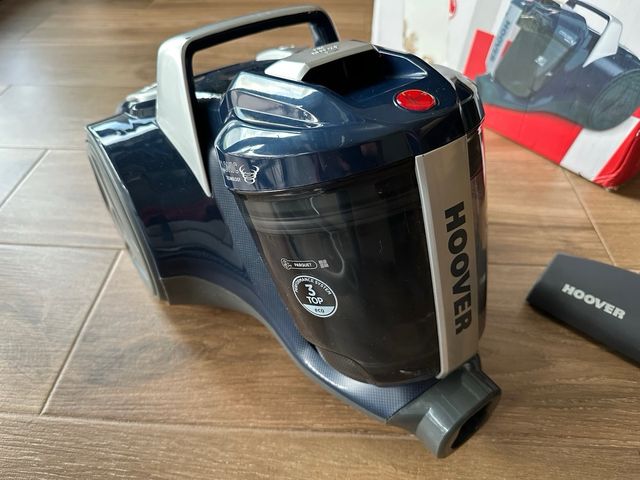 Aspiradora hoover  700W NUEVA con accesorios