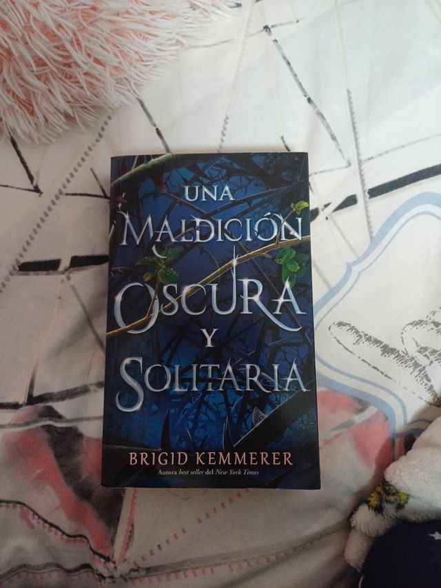 Una maldición oscura y solitaria (Spanish Edition)